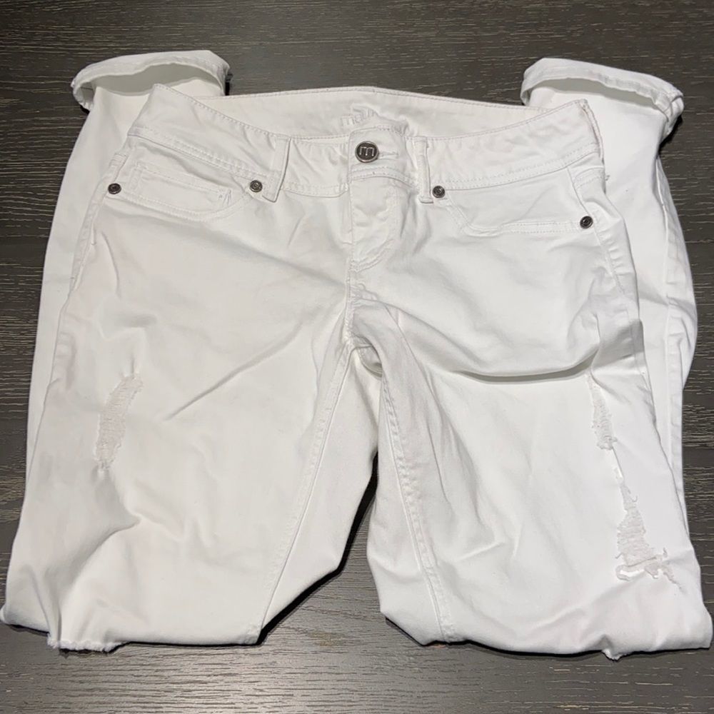 Maurices Distressed White Jegging